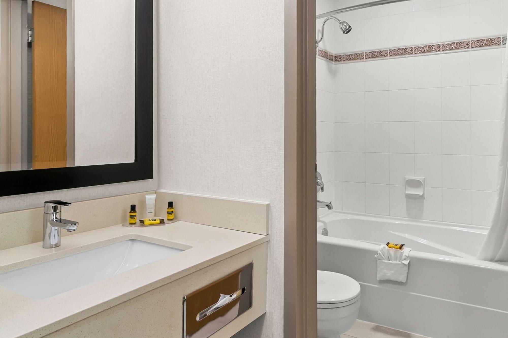 Best Western Plus Langley Inn Екстер'єр фото