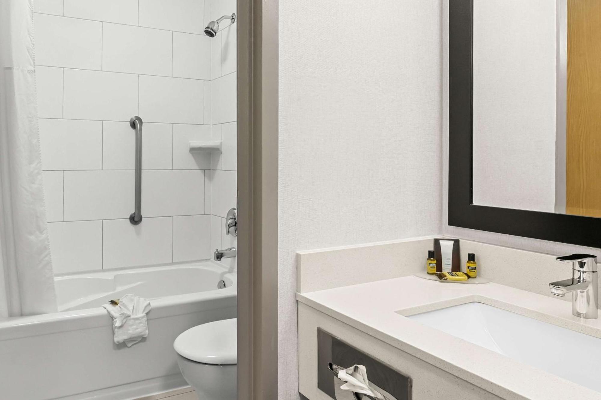 Best Western Plus Langley Inn Екстер'єр фото