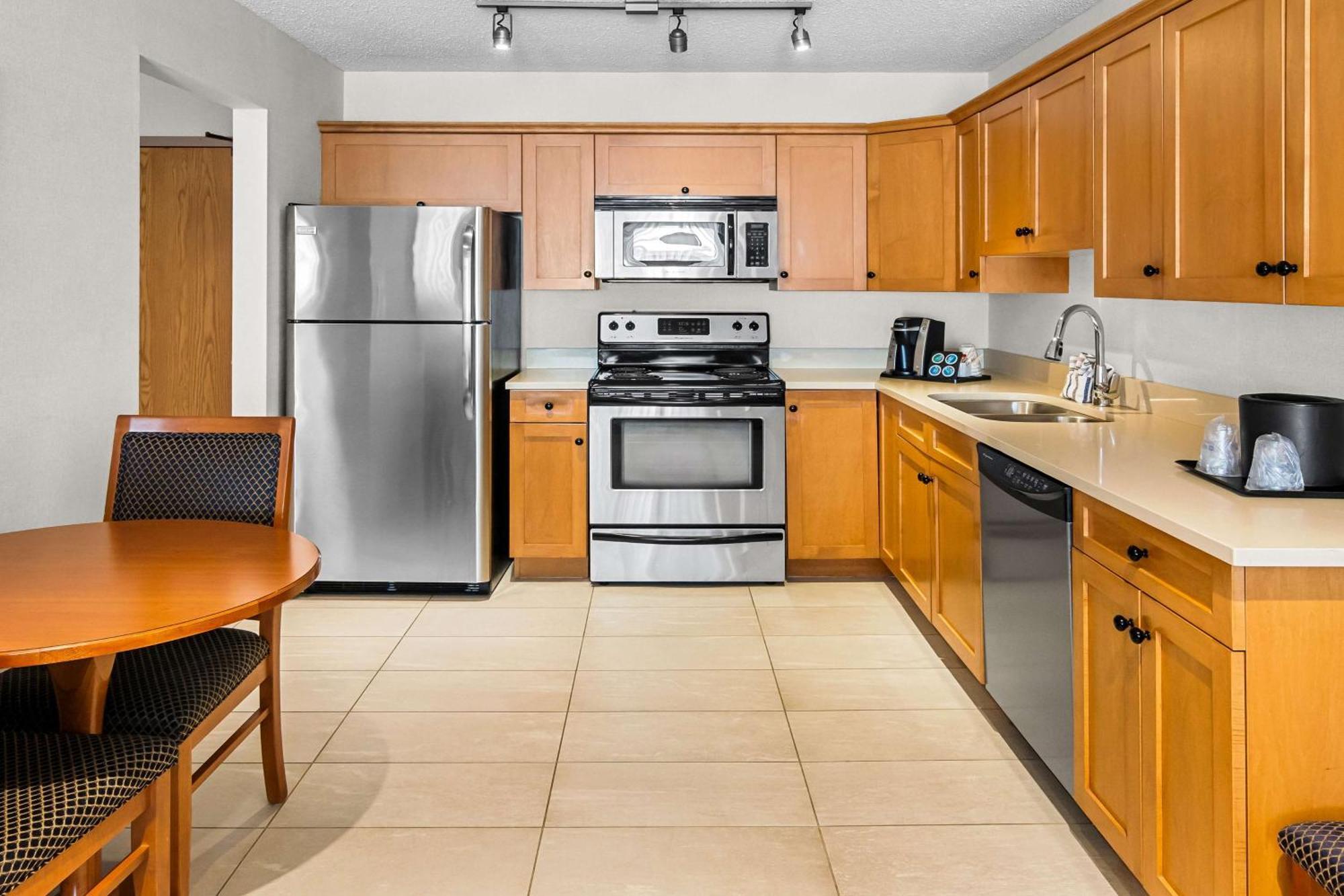 Best Western Plus Langley Inn Екстер'єр фото