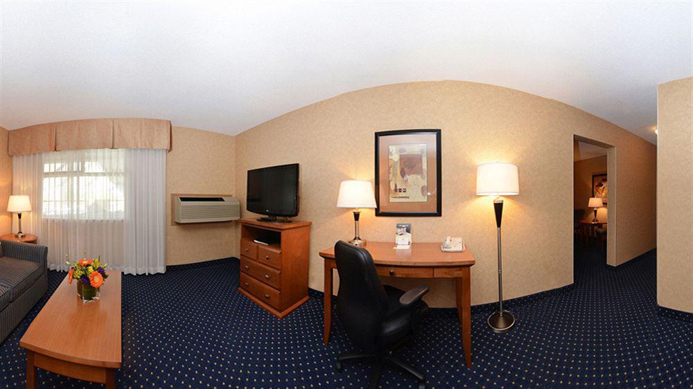 Best Western Plus Langley Inn Екстер'єр фото